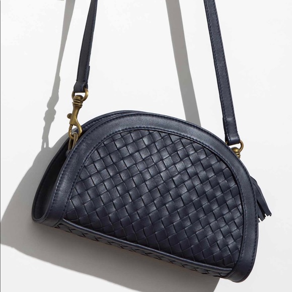 Noonday Collection Handbags - EUC Noonday Collection Interweave Crossbody Bag